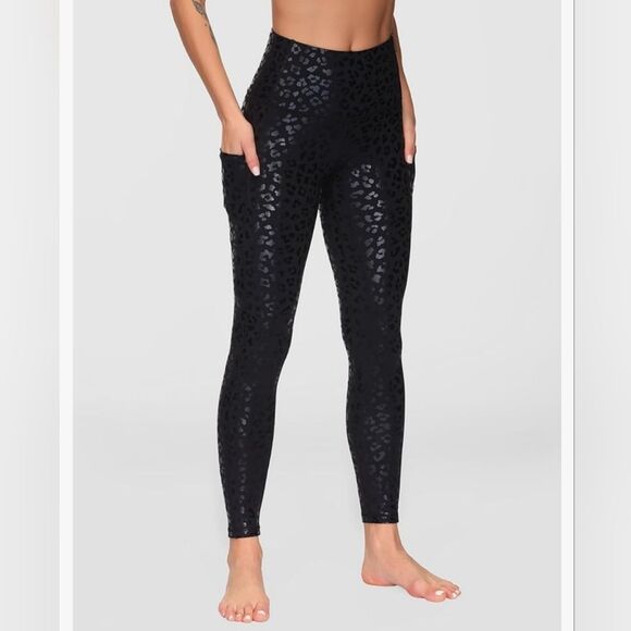 Black Leopard Print Highwaist Leggings - Picture 1 of 8